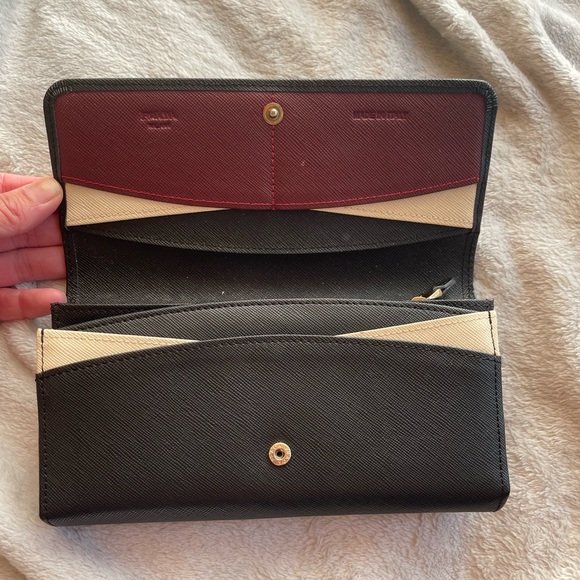Prada Wallet - Picture 4 of 4